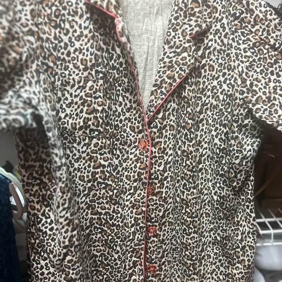 2 piece adorable Northern Nights Pajama set, size 1x cheeta style - Picture 9 of 10